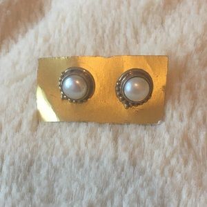 Pearl studs
